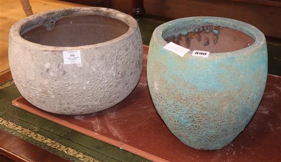 Two small garden planters largest Diam.35cm